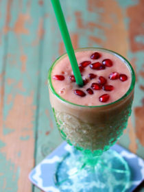 All-Fruit Pomegranate-Mango Smoothie - Just four ingredients to sunshine in a glass!