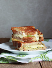 Artichoke Arugula Pesto Grilled Cheese | kitchentreaty.com