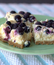 Blueberry lemon cheesecake bars | kitchentreaty.com