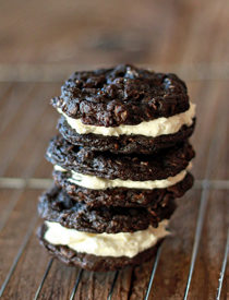 Chocolate Oatmeal Cream Pies with Vanilla Bean Buttercream | kitchentreaty.com
