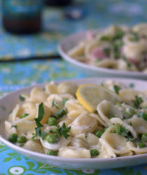 n pasta with peas and optional ham for the meat-eaters | Kitchen Treaty