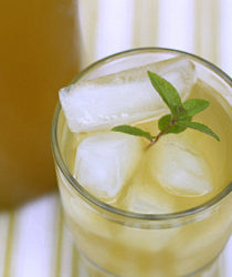 Ginger and lemongrass iced green tea | kitchentreaty.com
