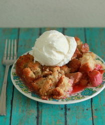 Honey rhubarb brown betty | kitchentreaty.com