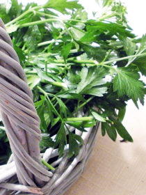 How to Freeze Parsley to Use Later