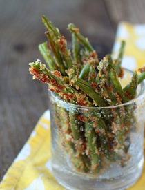 Parmesan and Panko Crusted Baked Green Bean Fries | Kitchen Treaty