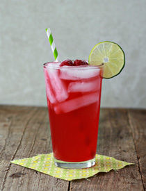 Iced Raspberry Green Tea Limeade | Kitchen Treaty