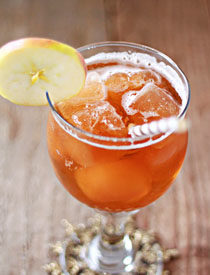 Spiced Apple Sparklers | Kitchen Treaty