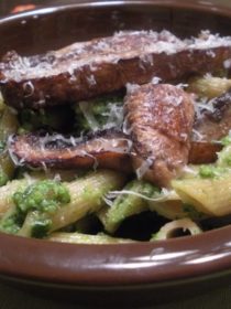 Spinach Pesto Pasta with Portobello Mushrooms or Bacon