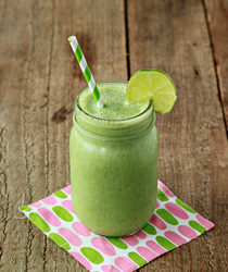 Vanilla lime green smoothie | Kitchen Treaty