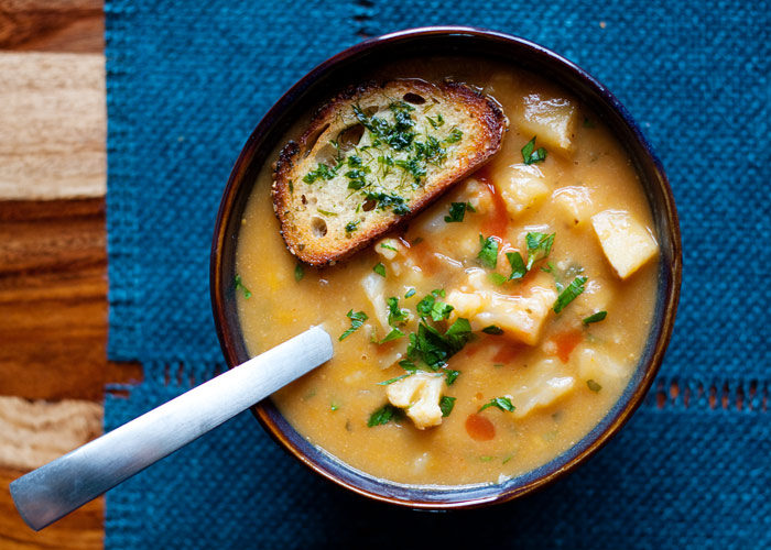 Vegan Buffalo Cauliflower Chowder with Herbed Crostini - This hearty, veggie-packed chowder recipe packs a kicky wallop, buffalo hot sauce style. Creamy, full of flavor, and, yep, vegan - though the carnivores will no doubt be clamoring for seconds, too! Don't forget the crisp broiled crostini for some delicious dipping.