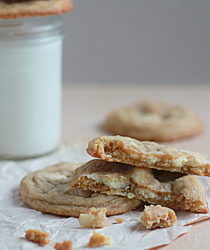 White chocolate chunk macadamia nut cookies | Kitchen Treaty